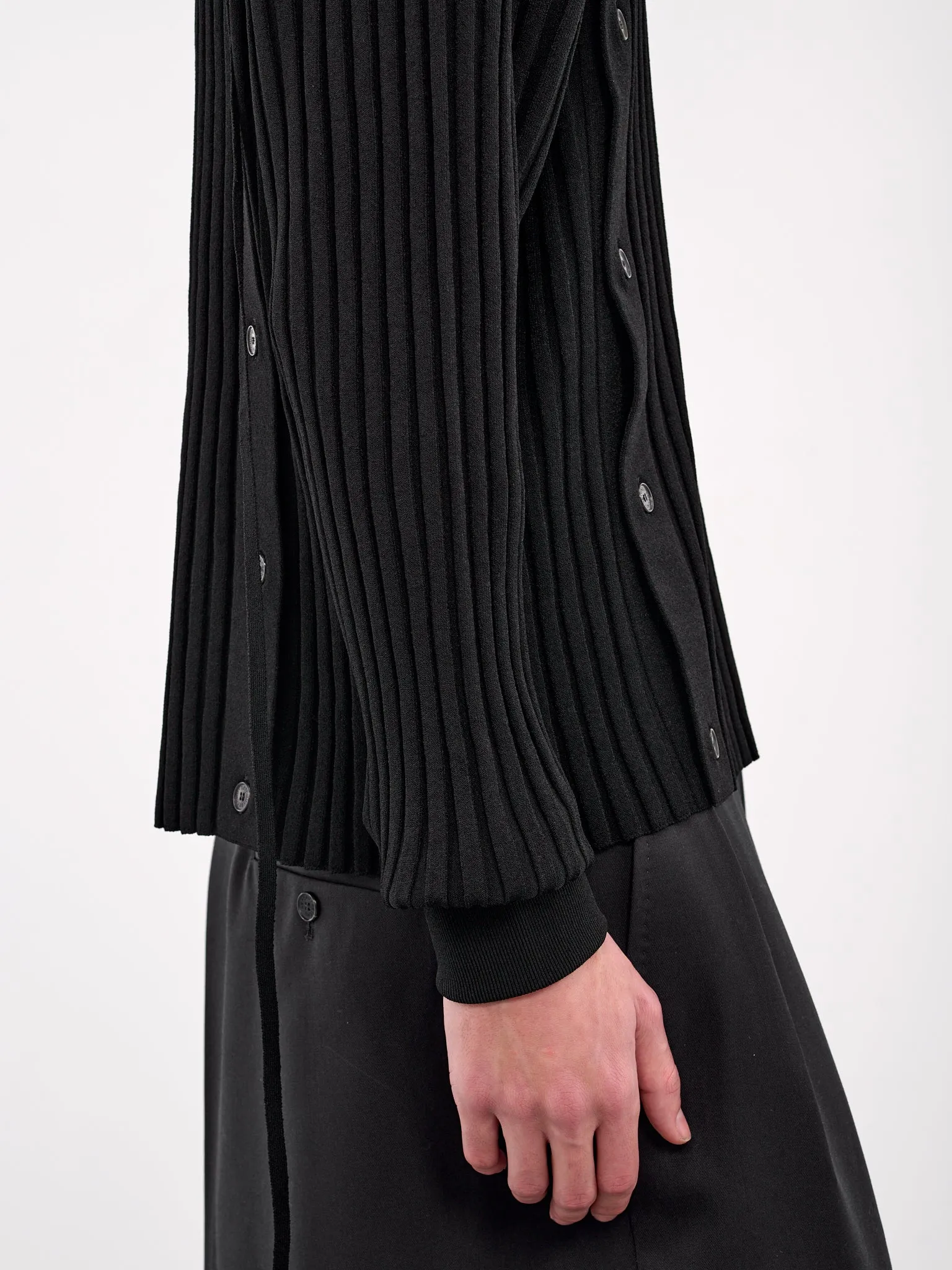 Button Jumper (U241-Y003-V002-BLACK)