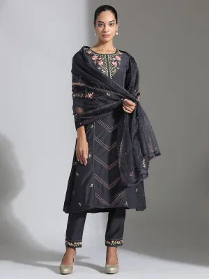 Embroidered Black Silk Blend Kurta Set With Organza Dupatta