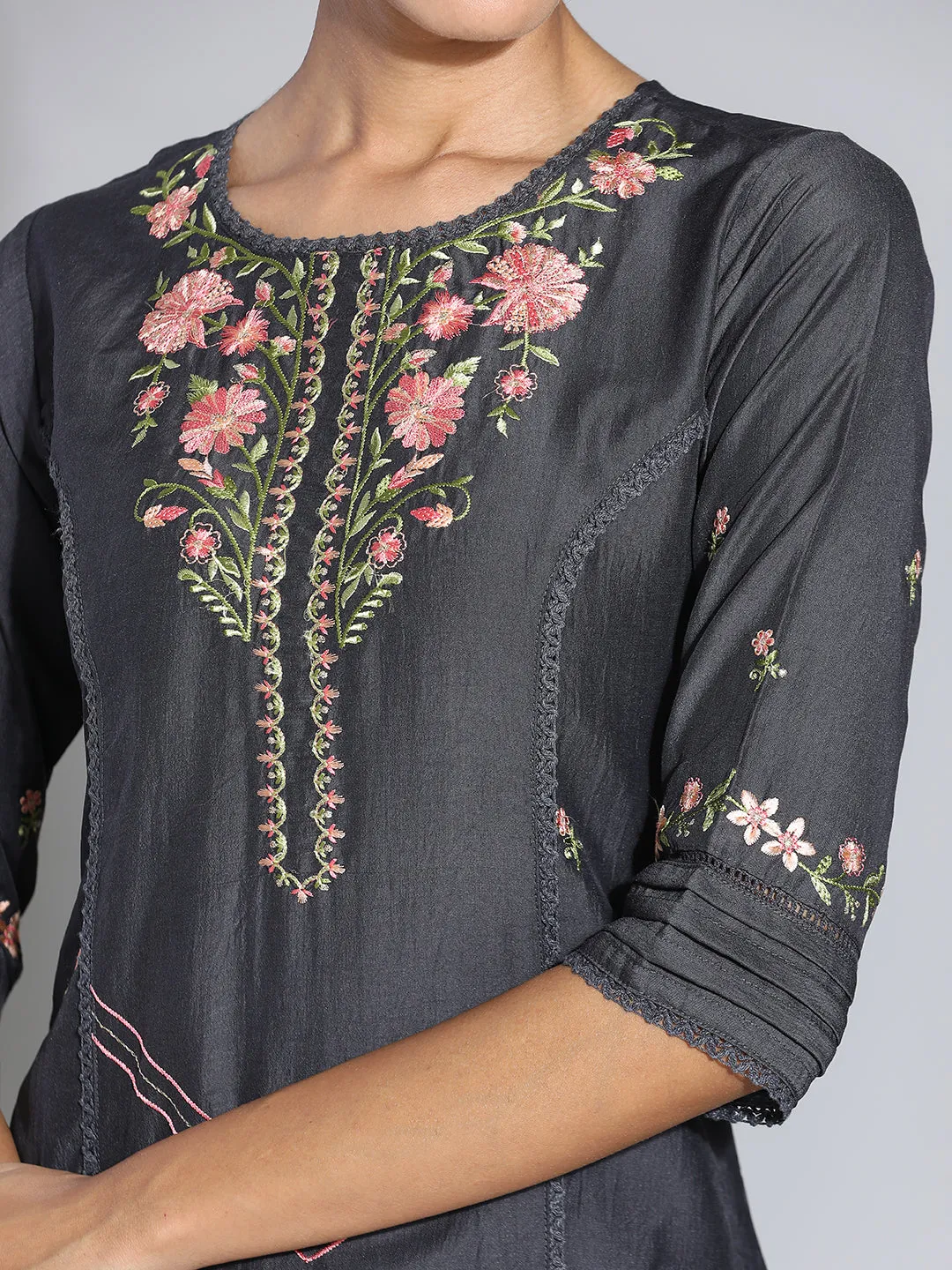 Embroidered Black Silk Blend Kurta Set With Organza Dupatta