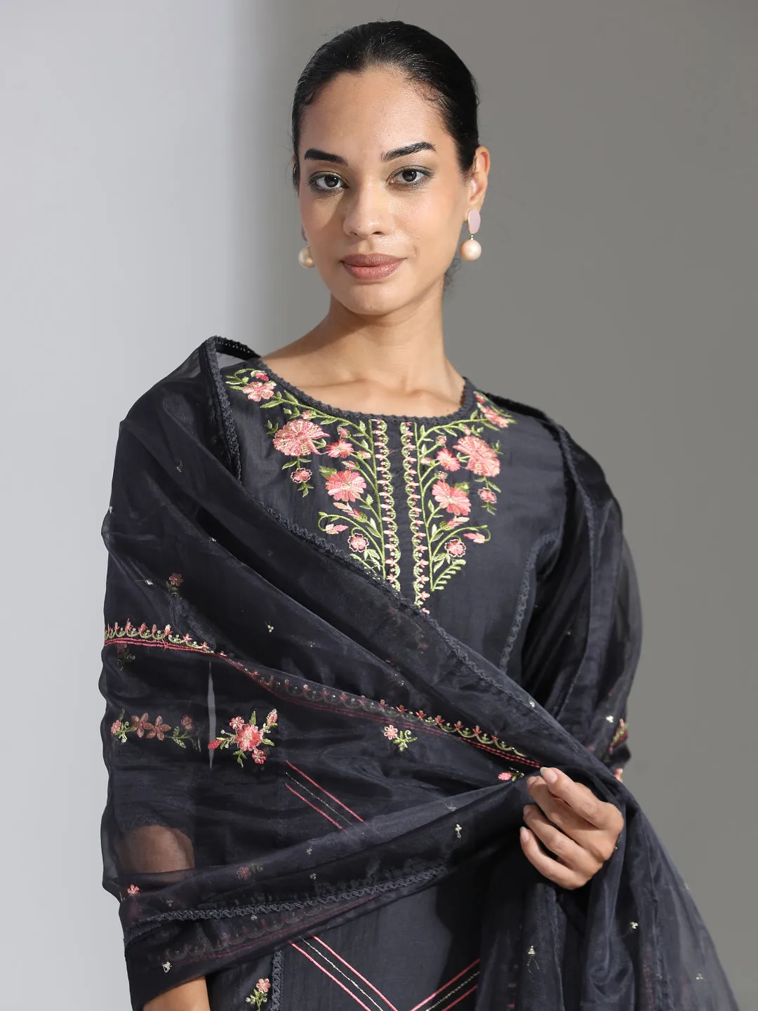 Embroidered Black Silk Blend Kurta Set With Organza Dupatta